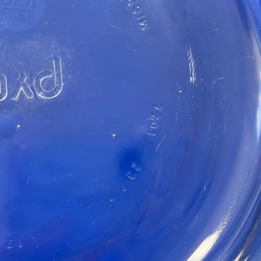 Pyrex Hello Kitty Rainbow Glass Food Storage Container Blue Lid 6in 4-Cup Sanrio